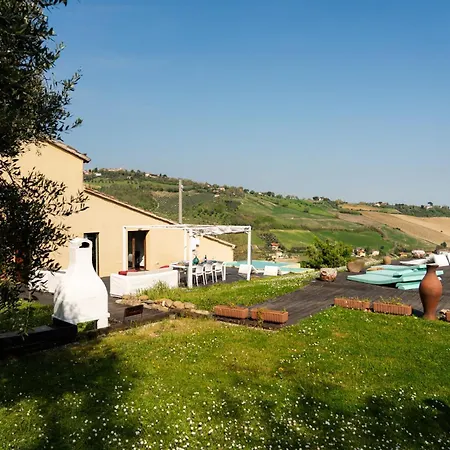 Ducci Design, Infinity Pool Among The Hills Ripe