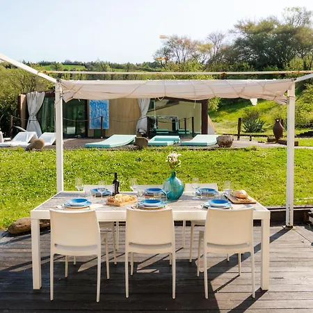Ducci Design, Infinity Pool Among The Hills Ripe